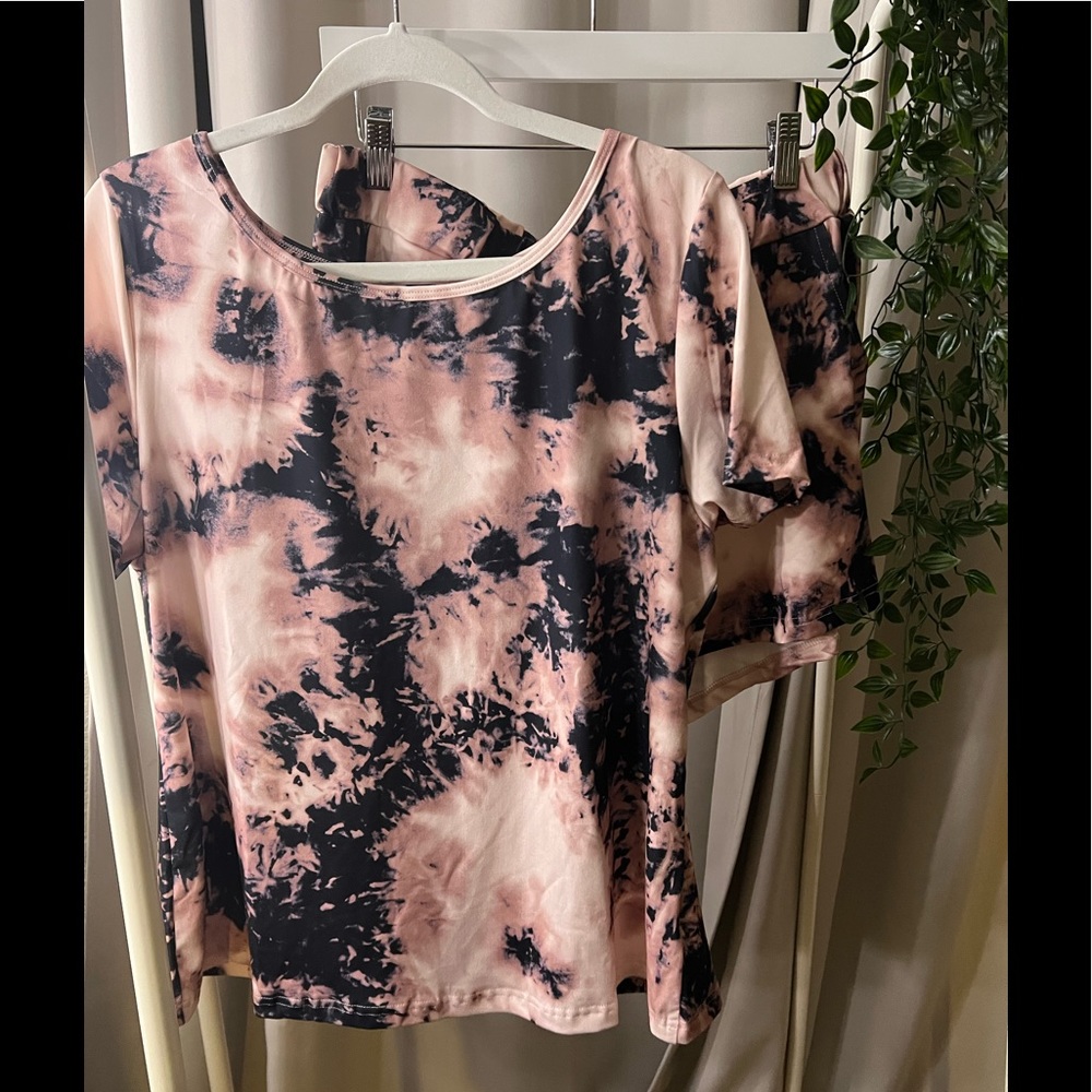 Tie dye shirt and short - Picture 4 of 7